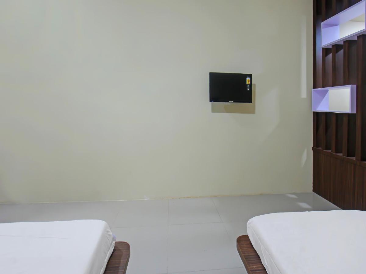 Oyo 92237 Dj Home Mataram Ngoại thất bức ảnh